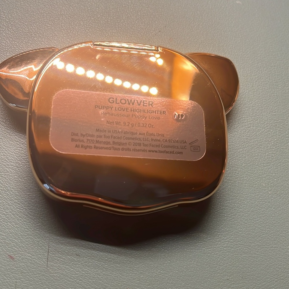 New Too Faced highlighter glowver dog puppy collection - Picture 2 of 3
